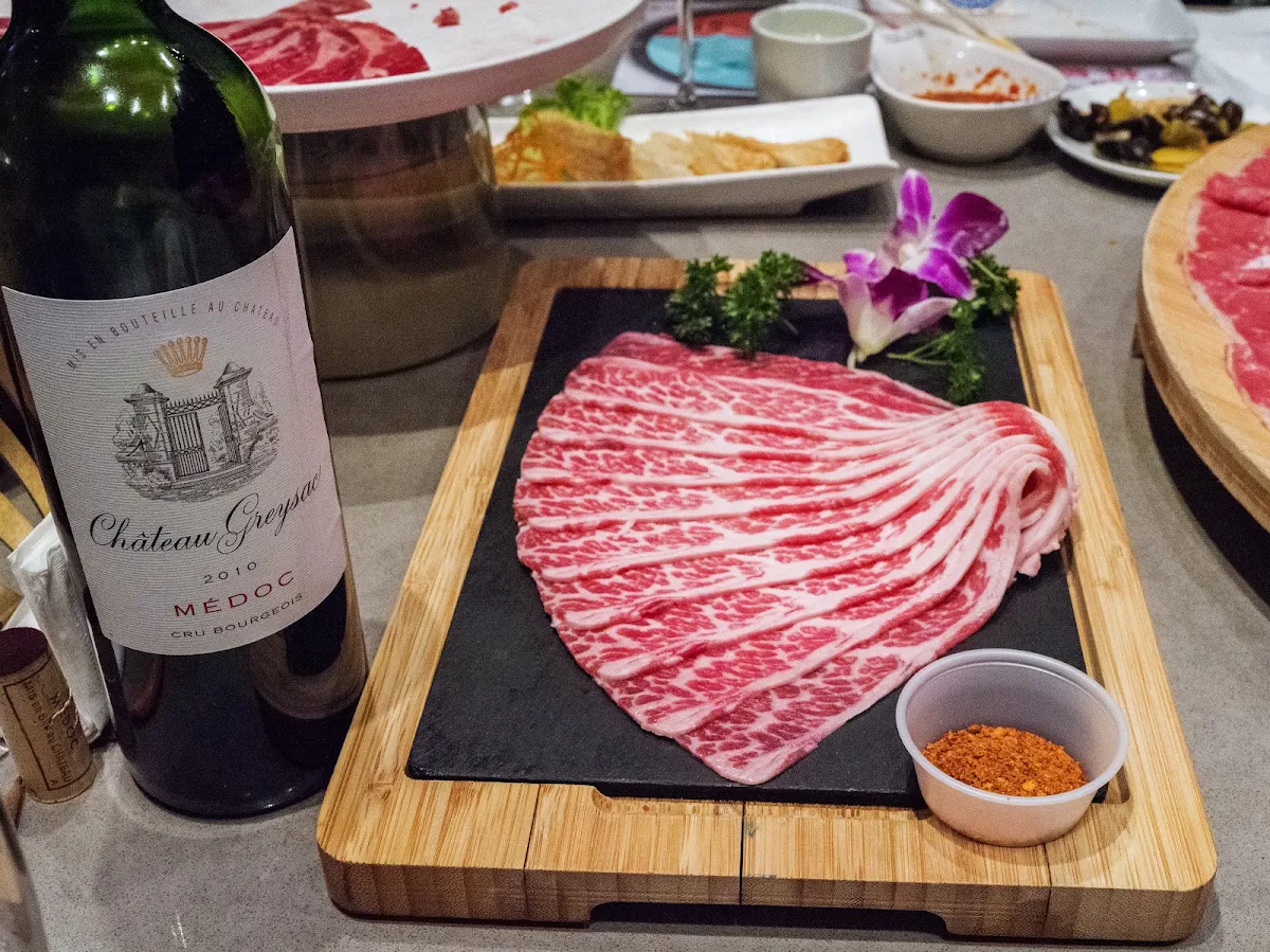 sliced marbled beef 雪花肥牛